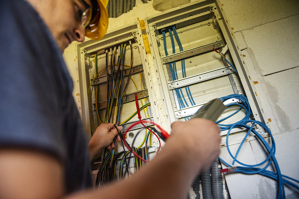 How-to-Tell-If-It-Is-Time-to-Upgrade-Your-Electrical-System-_-Insight-from-Your-Trusted-Florence,-SC-Electrical-Contractor