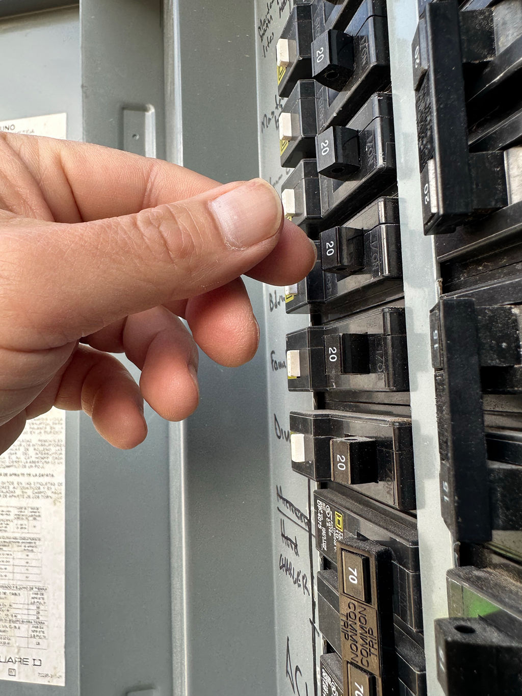 Times When You Should Call An Emergency Electrician | Florence, SC