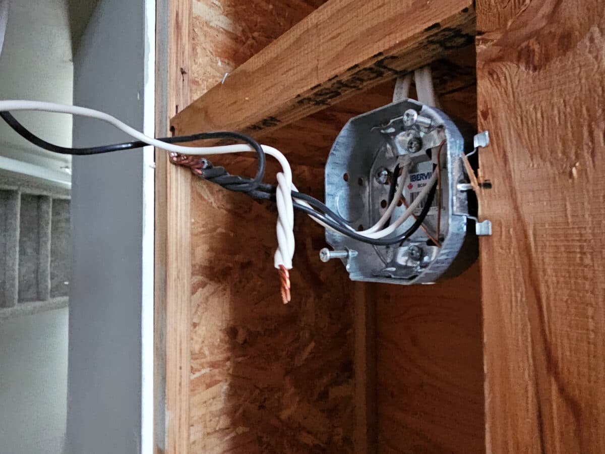 Ceiling box support for safe feavy fixtures.